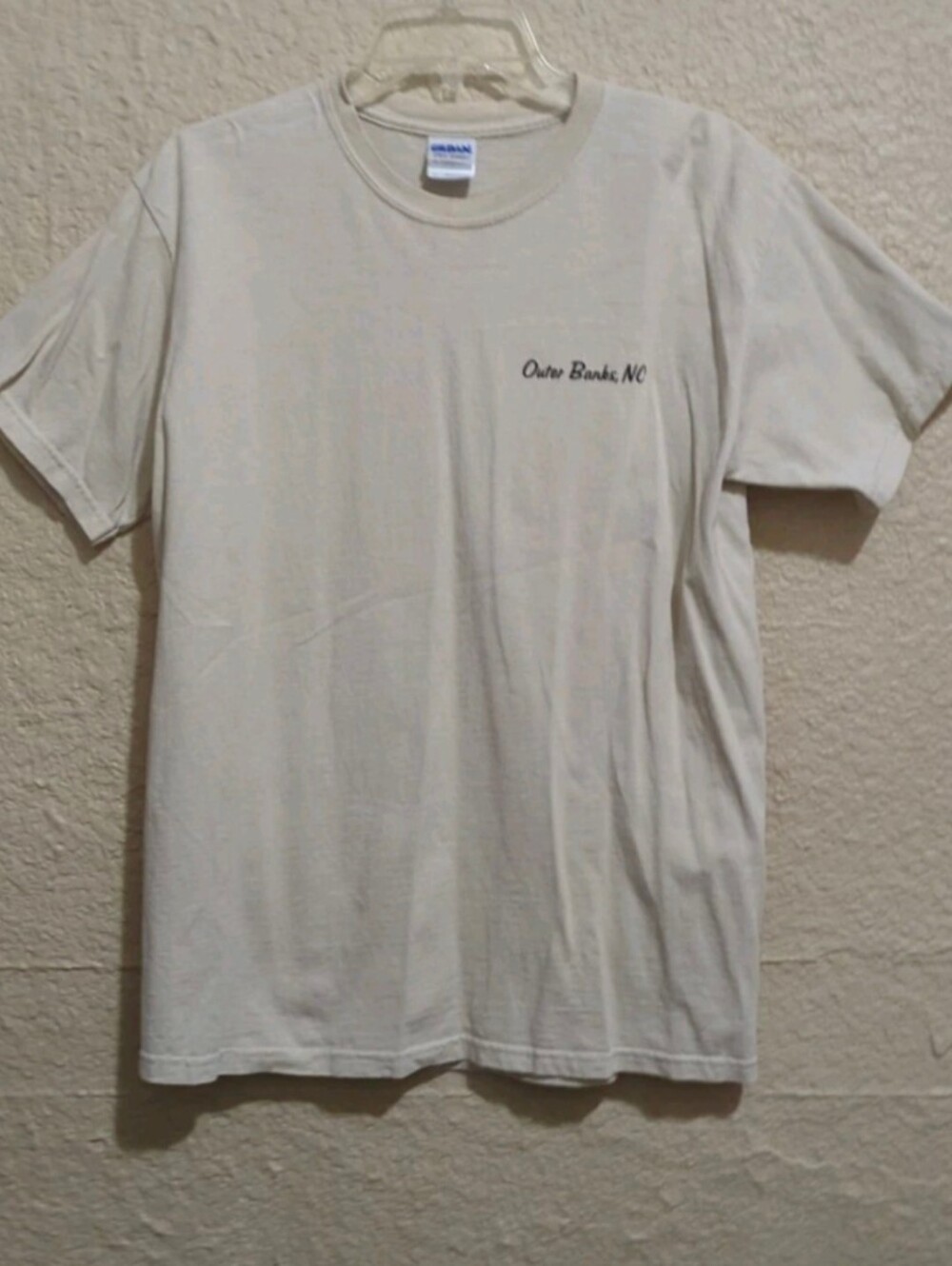 Gildan Brand "OUTER BANKS, NC FALL DECAL Scene ON BACK of Shirt Tan Size Medium